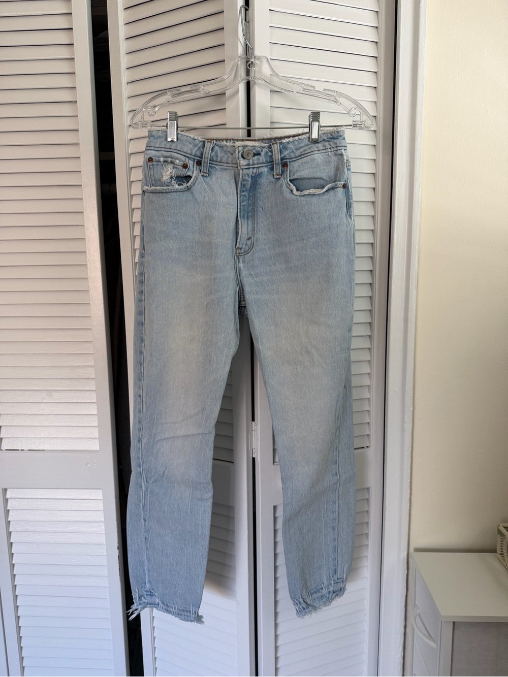 Abercrombie & Fitch Light Wash The Mom High Rise Jeans